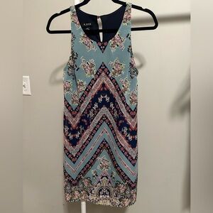 A. Byer Blue Floral and Chevron Sleeveless MIDI Shift Dress size medium